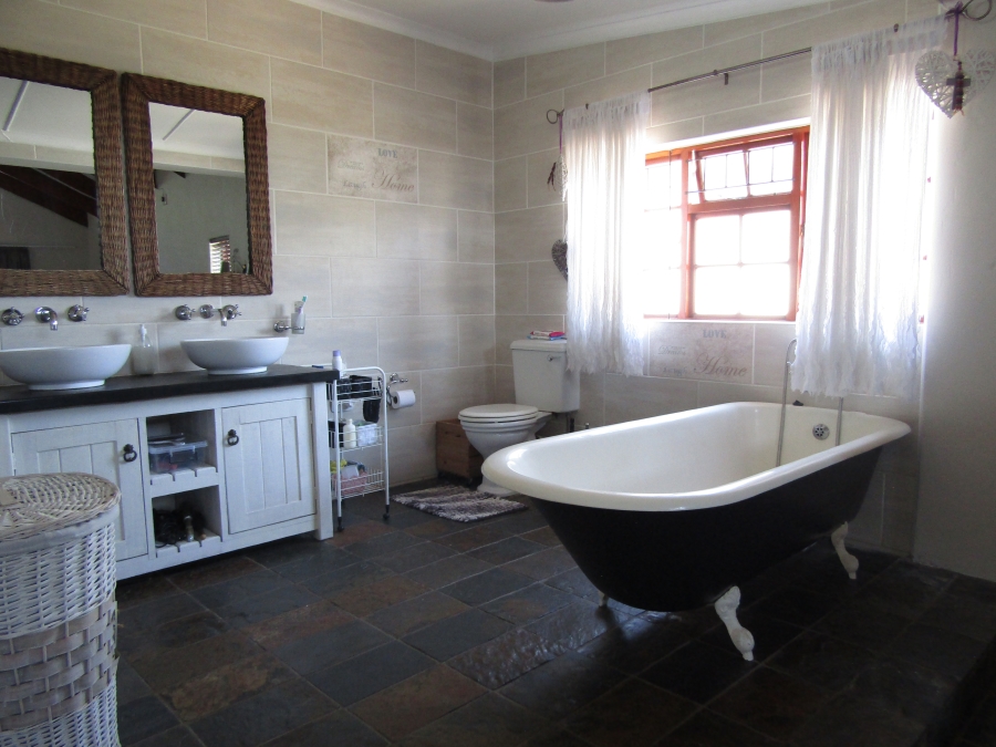 3 Bedroom Property for Sale in Humansdorp Eastern Cape